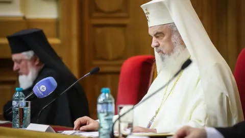 Participarea vârstnicilor la buna creștere a tinerilor reprezintă o binecuvântare a lui Dumnezeu, spune Patriarhul Daniel