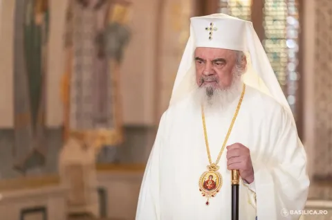 Credința celor milostivi ajută pe cel bolnav: Patriarhul spune pe cine reprezintă cei care au adus paraliticul la Iisus