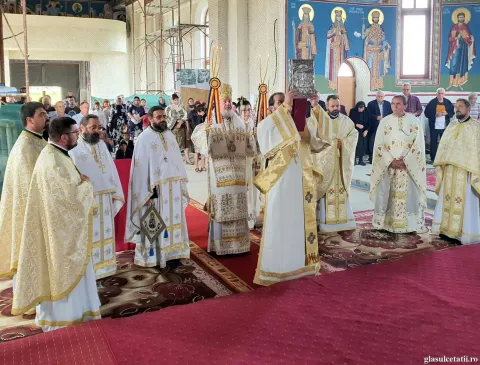 Ctitoria Patriarhului Daniel din Dobreşti şi-a serbat hramul