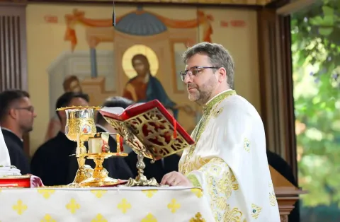 Pr. Ion Dragomir: Sf. Ioan Iacob ne cheamă necontenit în jurul valorilor Evangheliei