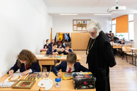 Școala Sf. Trei Ierarhi, locul unde elevii nu fac meditații și intră la două facultăți, în același timp