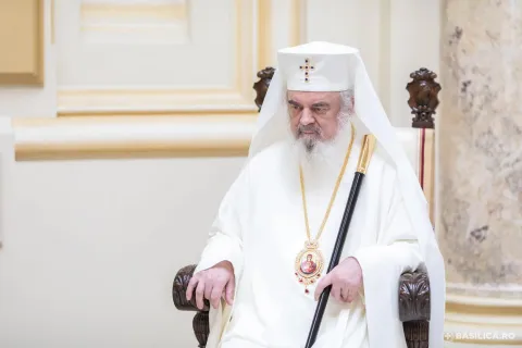Credința comunității are putere vindecătoare: Patriarhul ne spune să fim rugători, nu doar spectatori în fața suferinței