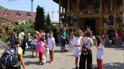 Copii înscriși în campania „Ajutor pentru elevi” au vizitat Paraclisul Catedralei Naționale