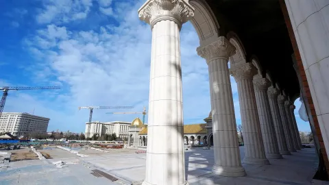 Simbolistica veșniciei în sculptura coloanelor Catedralei Naționale