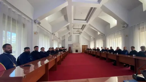 Preoții care slujesc în spitalele din Arhiepiscopia Bucureștilor s-au întâlnit la Mănăstirea Caraiman