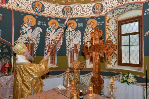 A fost sfinţită pictura bisericii prahovene Sângeru