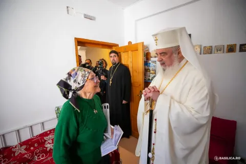 Patriarhul Daniel a vizitat vârstnicii îngrijiți la Mănăstirea Christiana