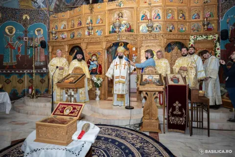 Biserica bucureșteană închinată marilor mucenici Gheorghe și Pantelimon deține moaștele ambilor săi ocrotitori
