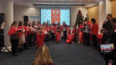 Copiii ucraineni refugiați la București au susținut un concert de colinde: Crăciun cu pace, speranță și unitate