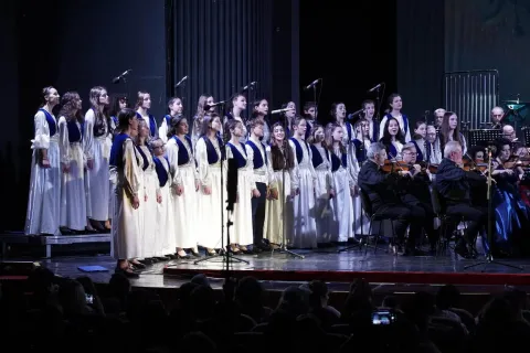 Corul „Symbol-Jean Lupu” organizează o serie de concerte de colinde în perioada praznicului Nașterii Domnului: Program