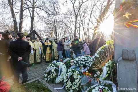 Mihai Eminescu, comemorat la Cimitirul Bellu: Este atât de iubit pentru dragostea lui față de frumos