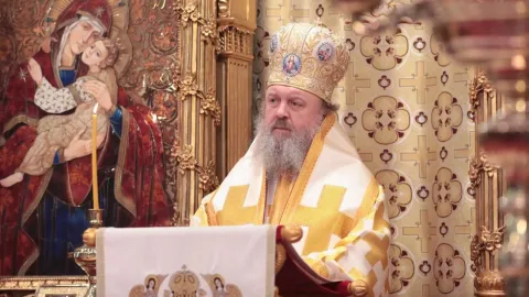 Sfinții Trei Ierarhi s-au îngrijit de cei bătrâni și bolnavi, a spus PS Timotei Prahoveanul