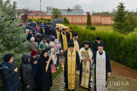 O nouă zi de pelerinaj cu moaștele Sf. Dimitrie: „Vine să însuflețească viața satelor și a cetăților”