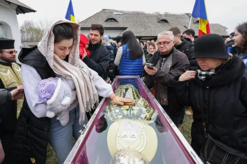 A treia zi de pelerinaj: Moaștele Sf. Dimitrie, cinstite de elevi din Ploiești și de obștea Mănăstirii Turnu