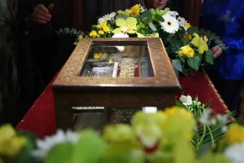 Brâul Maicii Domnului va fi adus la Biserica Sf. Ilie – Ghencea și la Spitalul Marius Nasta din Capitală