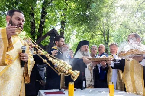 Mihai Eminescu, pomenit la Cimitirul Bellu: Ne gândim la lumina pe care a lăsat-o, a explicat PS Timotei