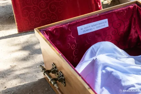 Moaștele Sfântului Dumitru Stăniloae au fost deshumate