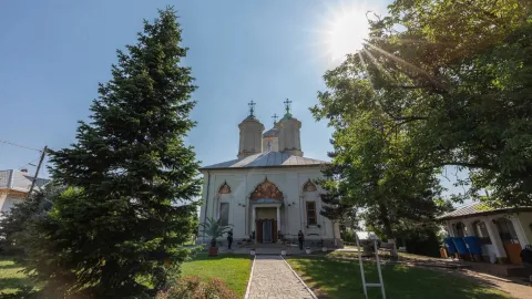 Din lucrarea Duhului Sfânt cu omul se realizează omul lui Dumnezeu: Arhim. Dionisie Constantin la Mănăstirea Pasărea