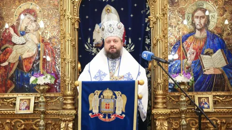 Cu cât vom ajunge mai aproape de Hristos în Biserică, cu atât ne vom apropia și de Mama Lui, spune PS Paisie Sinaitul