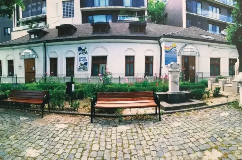 Grădinița Bisericii Mavrogheni întâmpină cu un nou spațiu de joacă preșcolarii – inclusiv pe cei cu nevoi speciale