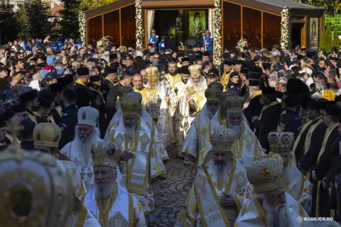 Mii de pelerini s-au rugat la București de Sărbătoarea Sfântului Dimitrie cel Nou