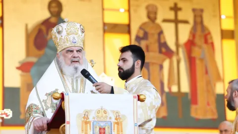 Sf. Dimitrie 2024: Patriarhul Daniel, despre vindecare și înviere, în prezența cinstitului cap al Sf. Lazăr la București