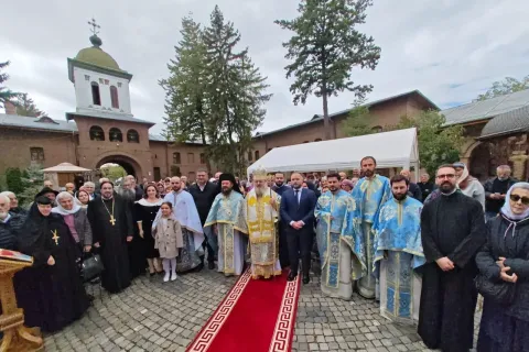 Maica Domnului, ocrotitoare pentru întreaga Biserică: PS Timotei Prahoveanul la Mănăstirea Plumbuita