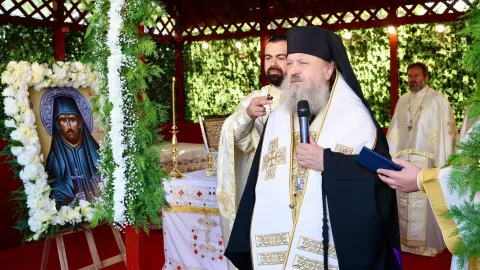 Pilda semănătorului, chemare la rodire: PS Timotei Prahoveanul a binecuvântat racla pentru moaștele unui sfânt tămăduitor