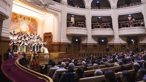 Grupul Tronos și zeci de elevi au concertat la Palatul Patriarhiei pentru un așezământ dedicat mamelor și copiilor
