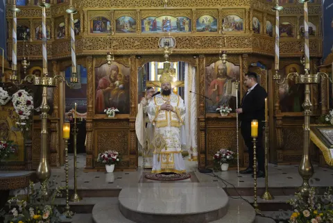 Iubirea lui Dumnezeu și iubirea aproapelui sunt două porunci inseparabile, spune PS Paisie Sinaitul