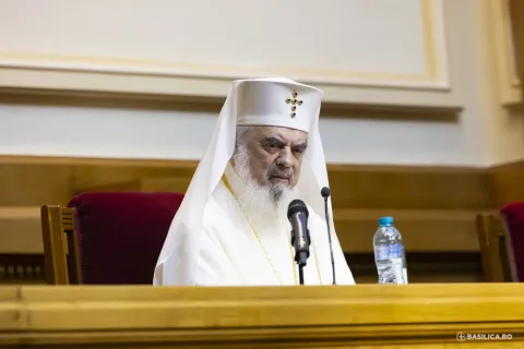 Patriarhul Daniel se roagă pentru victimele accidentului de la Novi Sad