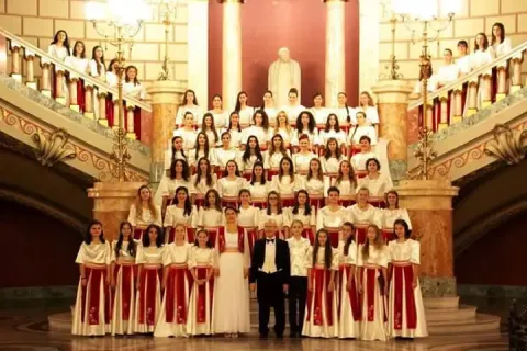 Corul de Copii și Tineret „Symbol” al Patriarhiei Române susține un concert de colinde la parohia Mărcuța
