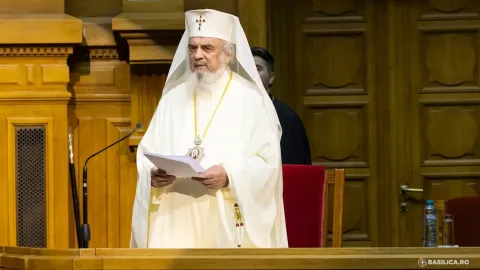 Patriarhul Daniel: Virtuțile Sf. Nicolae, reper de inspirație pentru toate vârstele, dar mai cu seamă pentru tineri