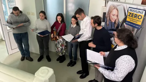 Preoți de caritate și voluntarii Studenți pentru Viață duc vestea Nașterii Domnului în spitalele din Capitală