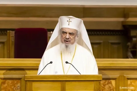 Patriarhul Daniel: Tinerii rugători și activi în Biserică sunt lumină și bucurie pentru comunitate