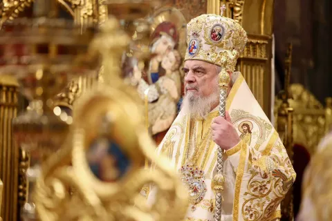 Prin venirea Sa, Iisus sfințește lumea ca dar al lui Dumnezeu pentru oameni, explică Patriarhul Daniel