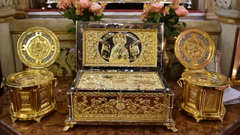 Moaștele Sfinților Trei Ierarhi au fost așezate spre închinare în Catedrala Patriarhală
