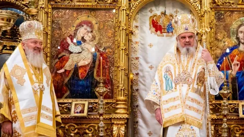 Demnitatea slujirii de arhipăstor, sfântă și mare: Patriarhul Daniel îl felicită pe Mitropolitul Andrei la 35 de ani de arhierie