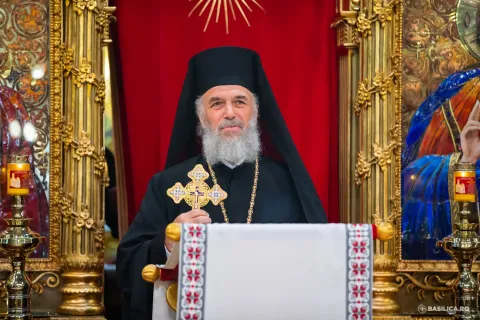 Patriarhul Daniel îl felicită pe Arhiepiscopul Casian la aniversarea a 35 de ani de arhierie: Prilej de bucurie și comuniune