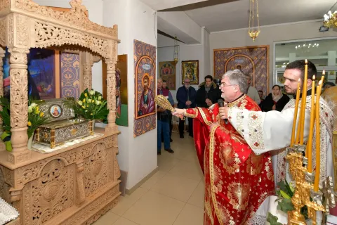 Protopopul Sectorului 5 al Capitalei a sfințit racla în care o parohie păstrează moaștele Sf. Teodor Tiron