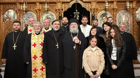 Crucea, oază în pustiu și steag de biruință: PS Timotei Prahoveanul a hirotonit un preot într-o parohie bucureșteană