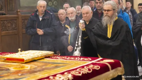 Vecernie specială la Catedrala Patriarhală: Sfântul Epitaf a fost așezat spre închinare