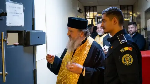 Taina Sf. Maslu la Centrul de Arest Preventiv al Poliției Capitalei: PS Timotei Prahoveanul i-a vizitat pe cei închiși
