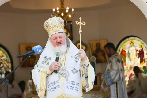 Când însetăm duhovnicește să nu căutăm apa vie în fântâni otrăvite, îndeamnă PS Varlaam Ploieșteanul