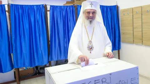 Părintele Patriarh Daniel și-a exercitat un drept și o datorie: A votat la Alegerile Prezidențiale 2025