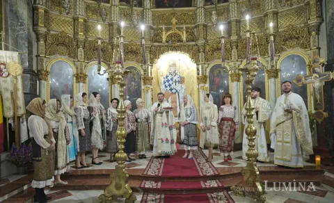 Ziua portului tradițional: „Domniţe cu alţite”, la Catedrala Sfântul Spiridon‑Nou