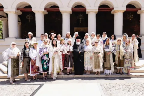 „Domnițe cu altițe” la Catedrala Patriarhală: Într-o diversitate de culturi, ne găsim locul subliniind propria identitate