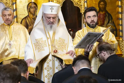 Patriarhul Daniel a hirotesit 18 duhovnici: Prin ei se împărtășește credincioșilor iubirea Preasfintei Treimi