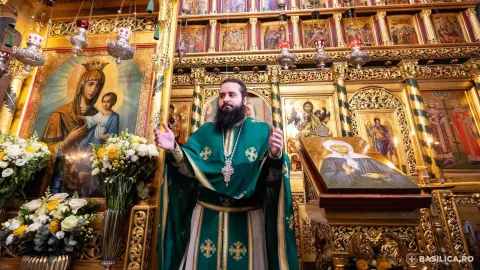 Ieșiți din idolatria performanței! Starețul de la Darvari spune că ne sfințim înfățișându-ne lui Dumnezeu așa cum suntem