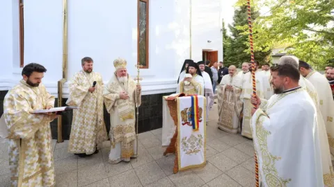 PS Varlaam Ploieșteanul a sfințit biserica Parohiei Pipera: Corabia lui Petru este prefigurarea Bisericii